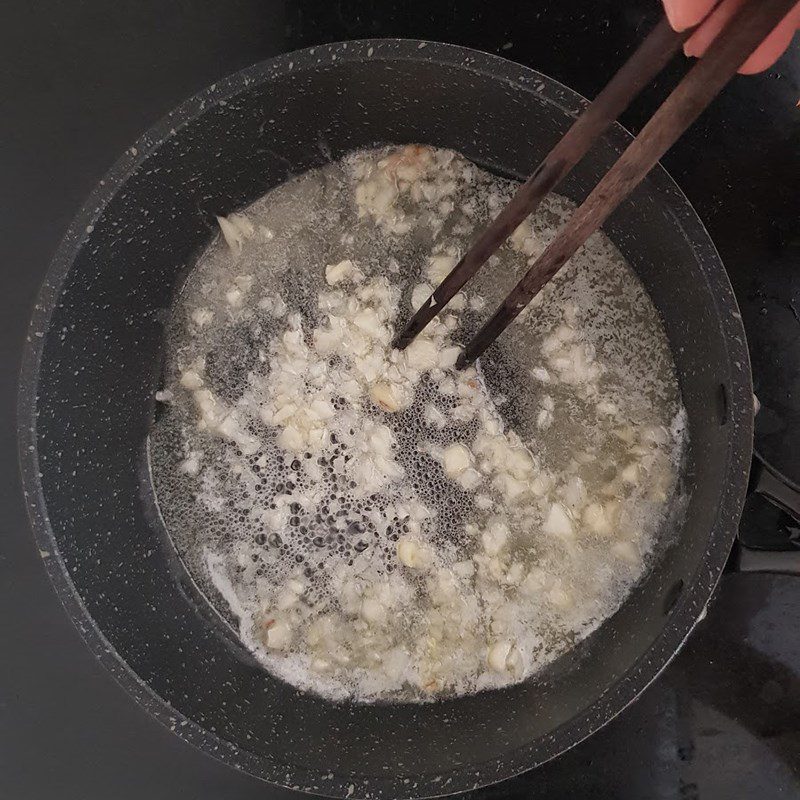 Step 3 Frying sausages with garlic butter Fried garlic butter sausages