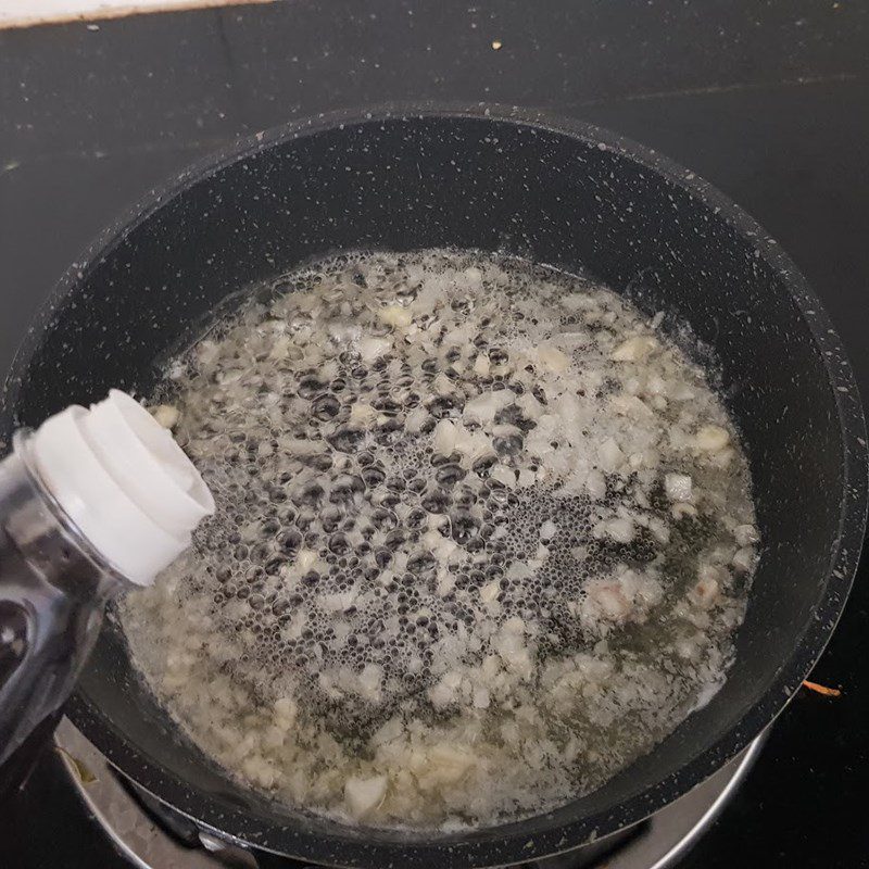 Step 3 Frying sausages with garlic butter Fried garlic butter sausages