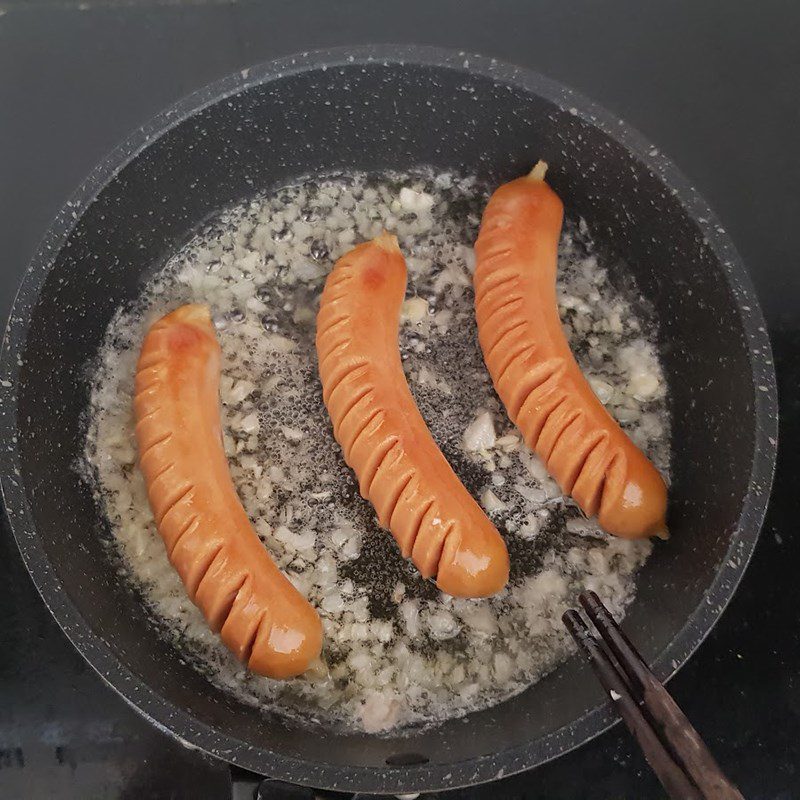 Step 3 Frying sausages with garlic butter Fried garlic butter sausages