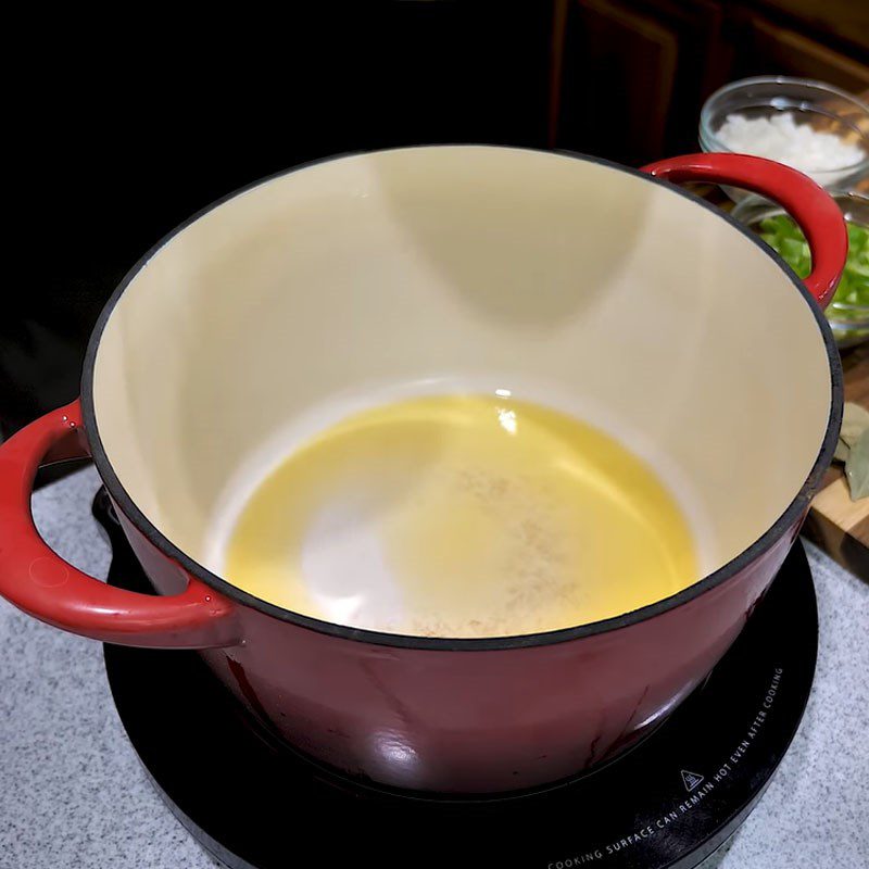 Step 2 Fry the sausage for American-style Red Bean Rice