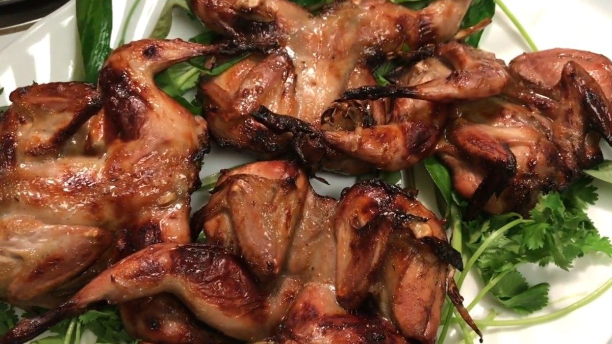 Honey-glazed quail with garlic powder