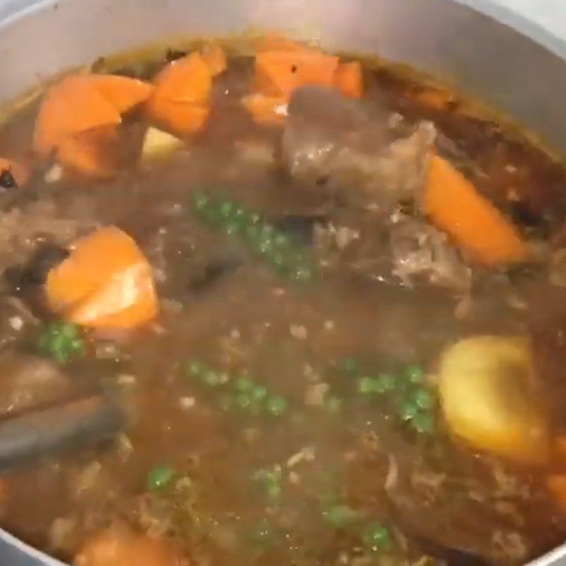 Step 7 Add carrots, potatoes, and green pepper to stew Beef stew with green pepper