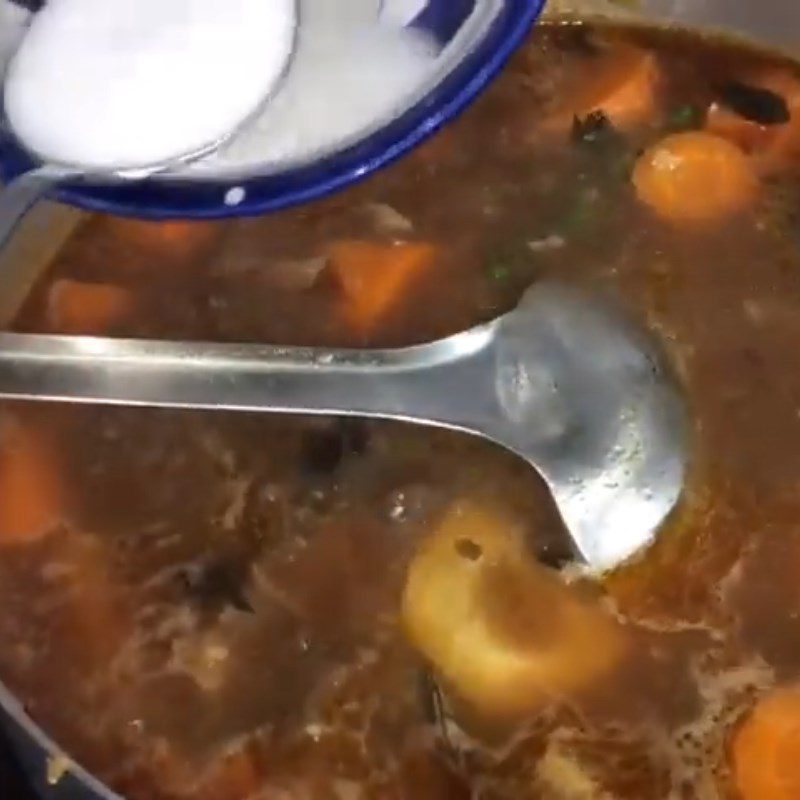 Step 7 Add carrots, potatoes, and green pepper to stew Beef stew with green pepper