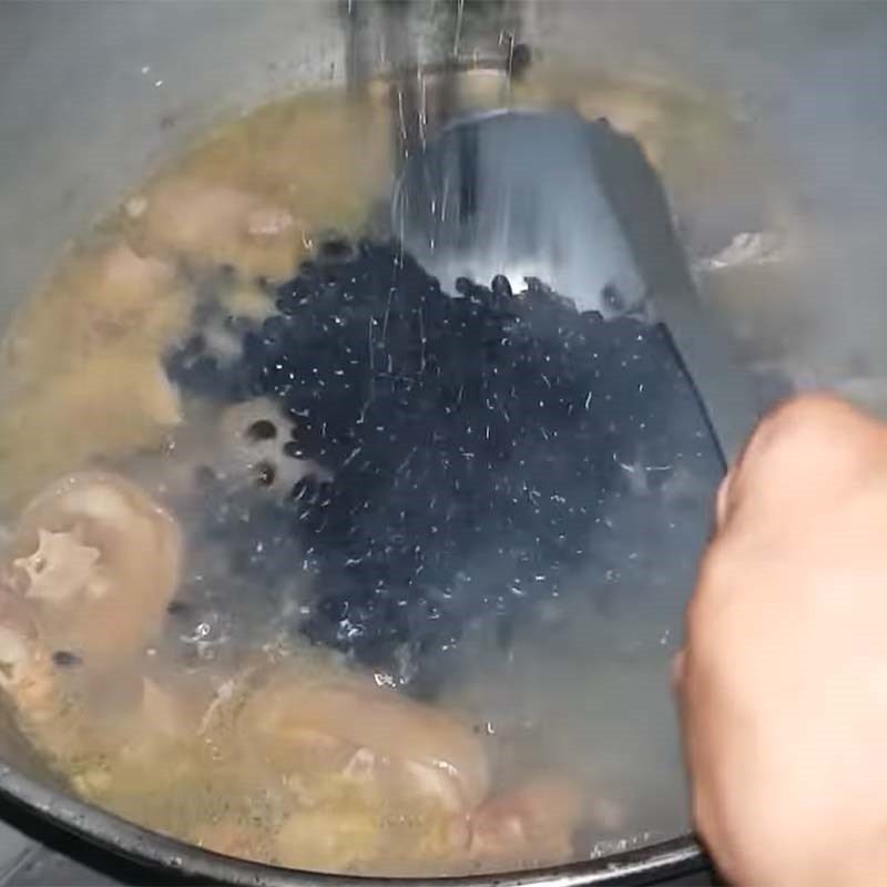 Step 4 Simmer black beans with oxtail Oxtail simmered with black beans