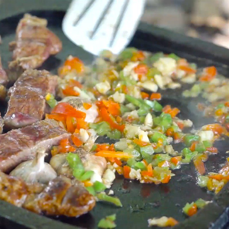 Step 3 Adding seasoning to the beef Grilled beef