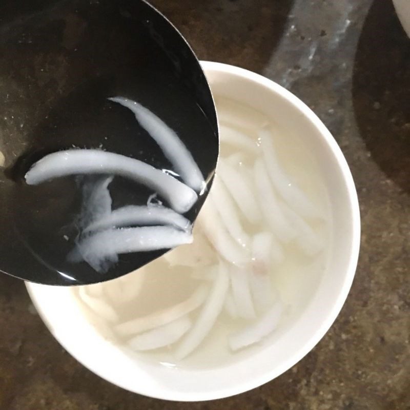 Step 3 Pour the jelly into the mold Shredded coconut jelly