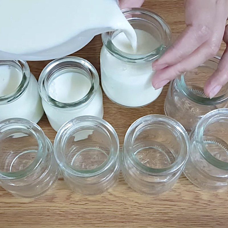 Step 2 Put in jars, incubate Fruit jelly yogurt