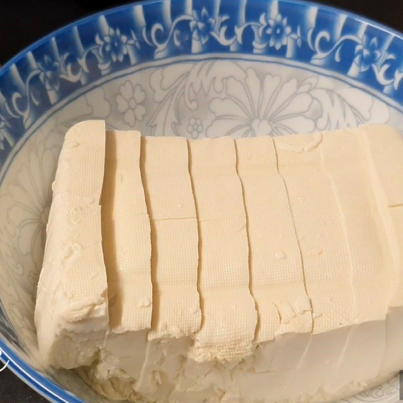 Step 1 Prepare steamed soft tofu with chicken eggs