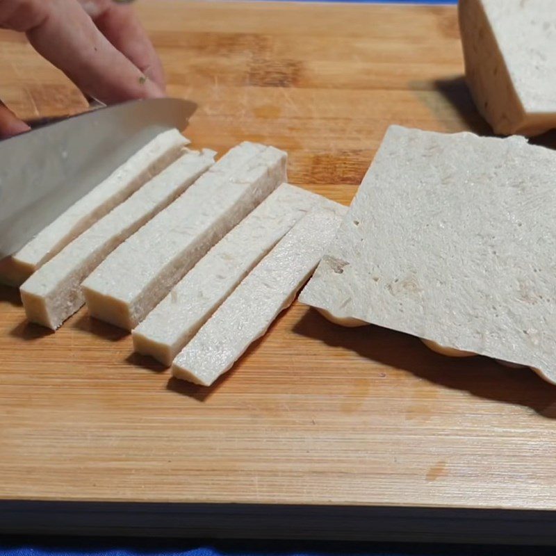 Step 3 Prepare the bread and vegetarian ham Vegetarian sausage from bread