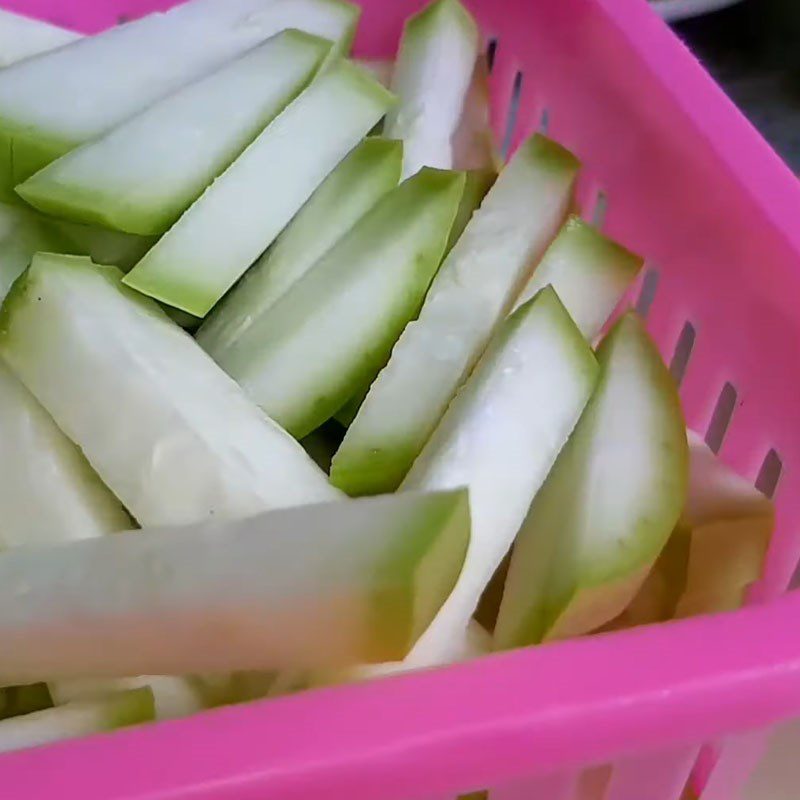 Step 2 Prepare the remaining ingredients for green bean porridge with gourd