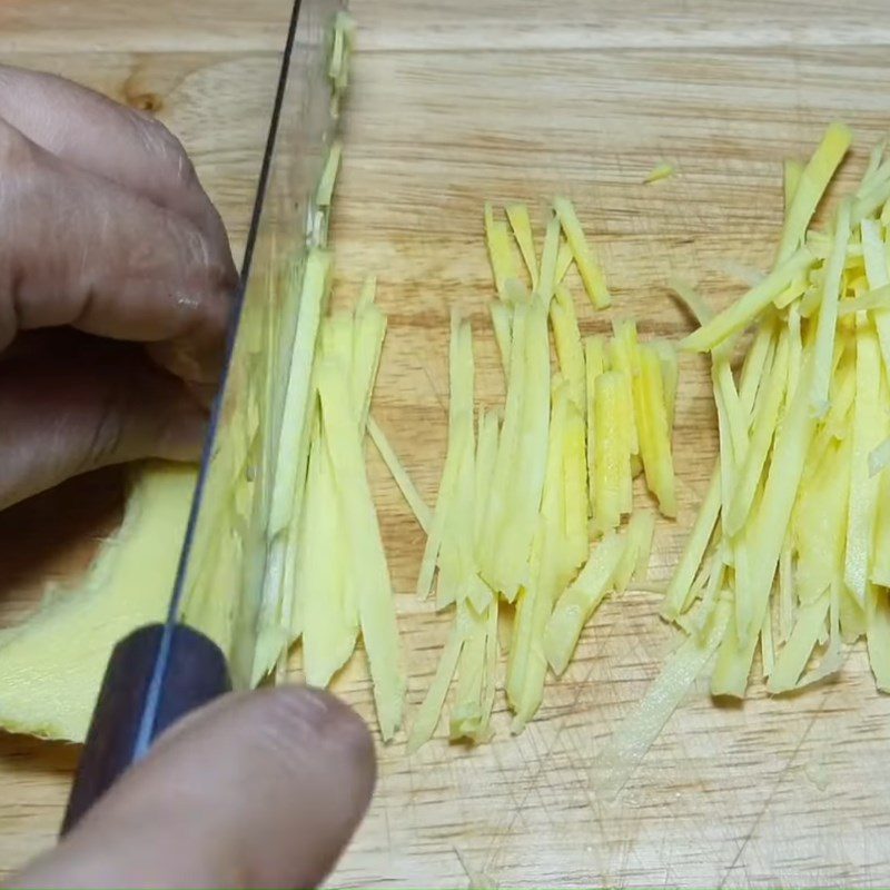 Step 1 Prepare the ingredients for Dried Banana Stir-fried with Ginger