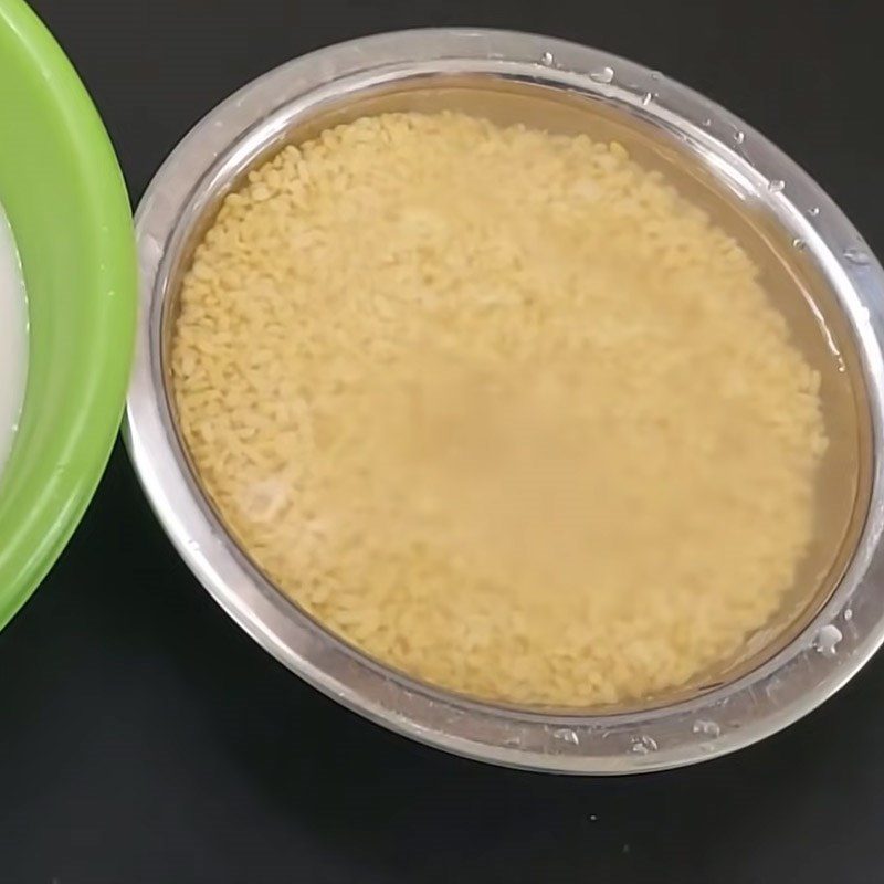 Step 3 Preparing mung beans and sticky rice Sticky rice with mung beans and pandan leaves