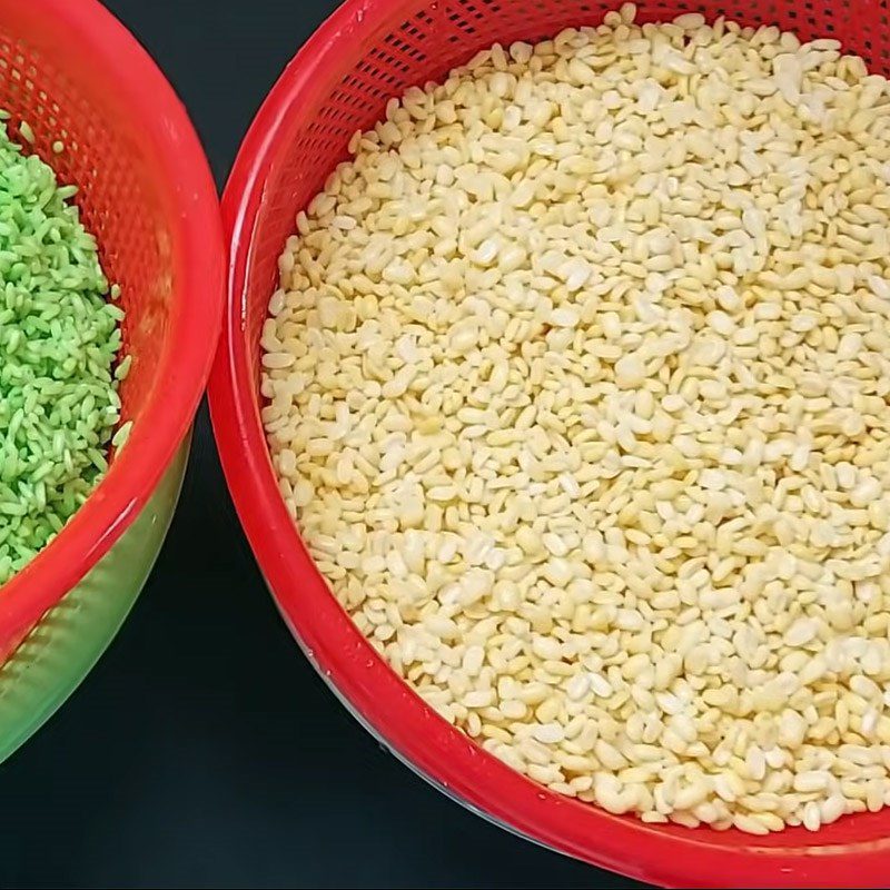 Step 3 Prepare mung beans and sticky rice with pandan leaves