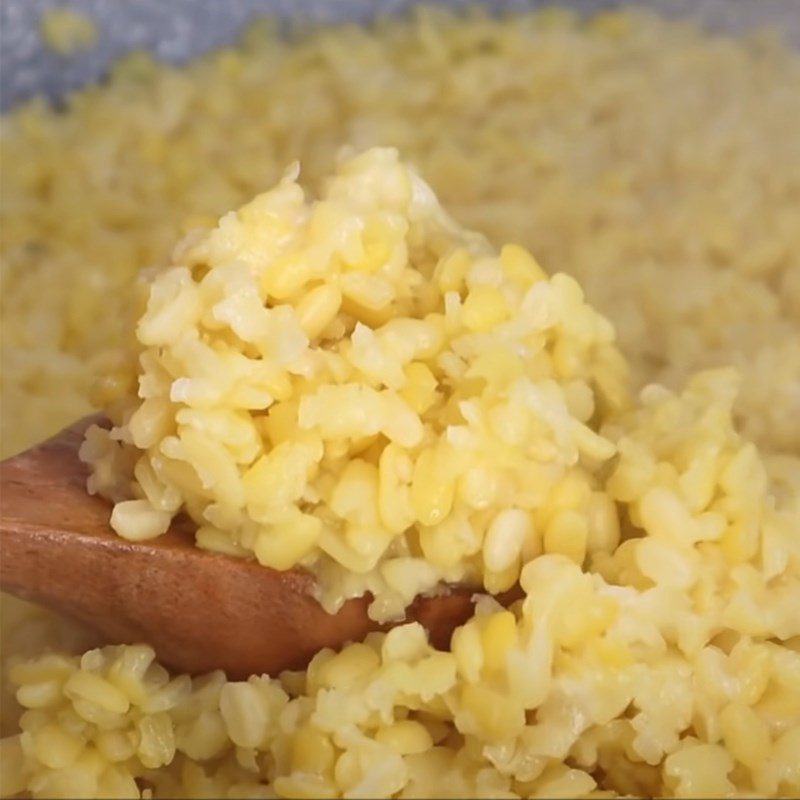 Step 1 Prepare mung beans and black sesame seeds for Mooncake with Black Sesame and Salted Egg Yolk