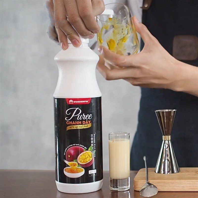 Step 1 Prepare the glass with ice Passion Fruit Yogurt