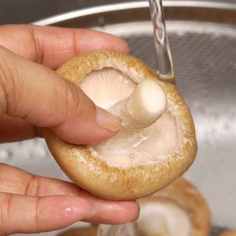 Step 2 Prepare mushrooms for Stir-fried Mushroom with Vietnamese Rice Herb