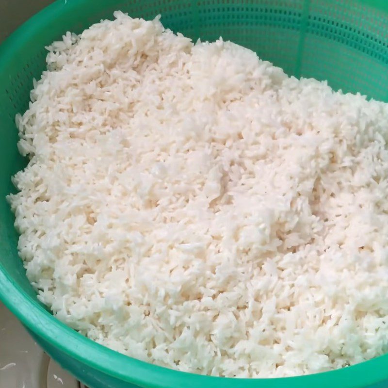 Step 2 Prepare the Sticky Rice and Mung Beans for Steamed Banh Chung with a Pressure Cooker