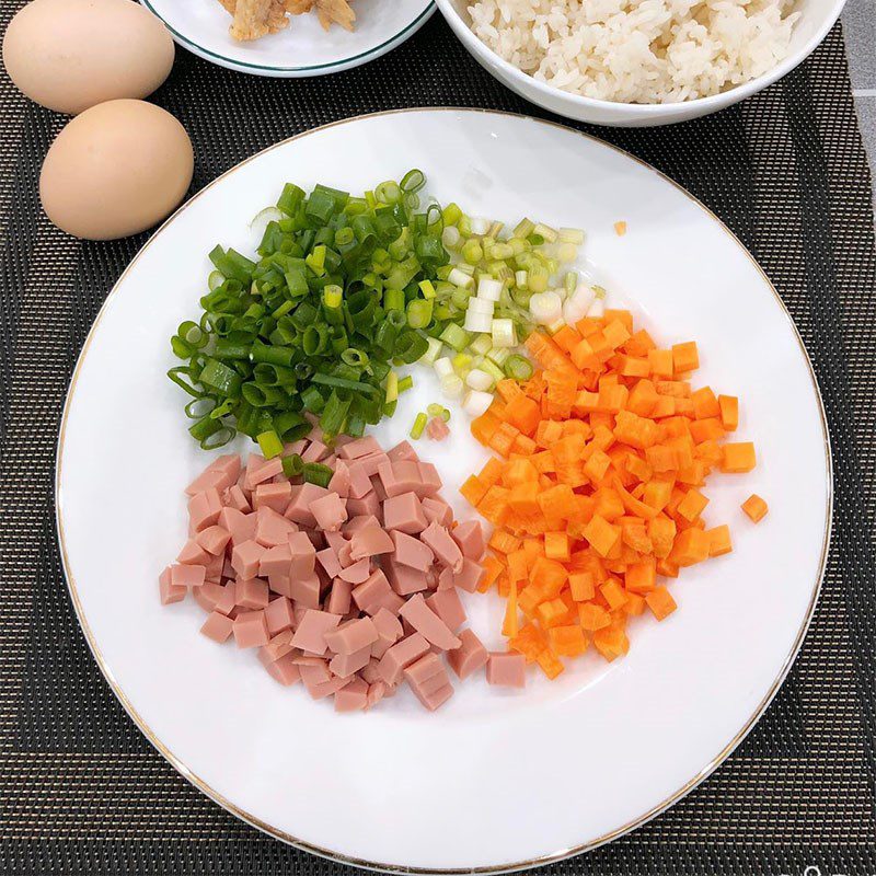 Step 1 Prepare ingredients for Fried Rice with Pork Cracklings