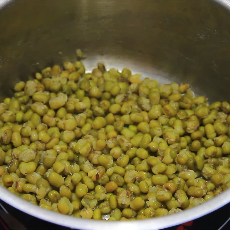 Step 1 Prepare ingredients Green bean milk with coconut milk