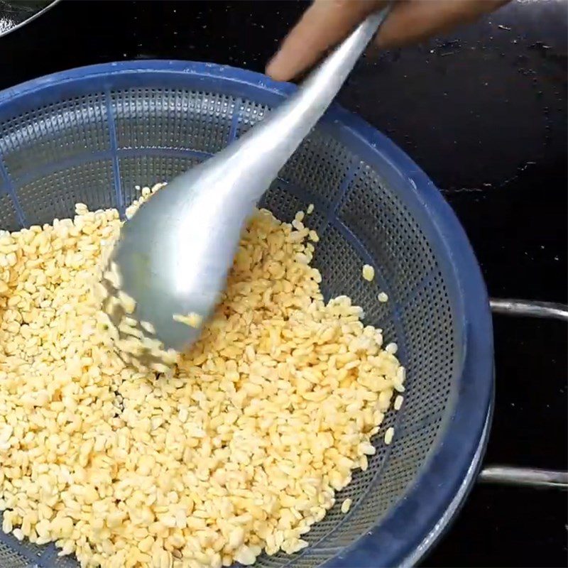 Step 3 Prepare the cake filling Five-colored sticky rice cake