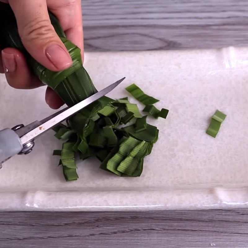 Step 4 Prepare pandan leaf extract Green papaya jam