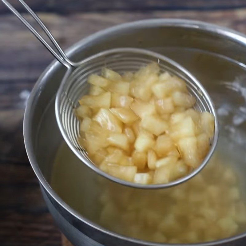 Step 4 Prepare syrup for boiling grapefruit pulp for An Giang grapefruit dessert