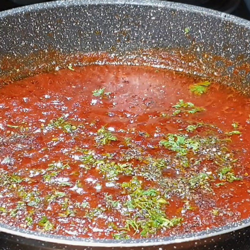 Step 2 Prepare the tomato sauce Vegetarian sausage from bread