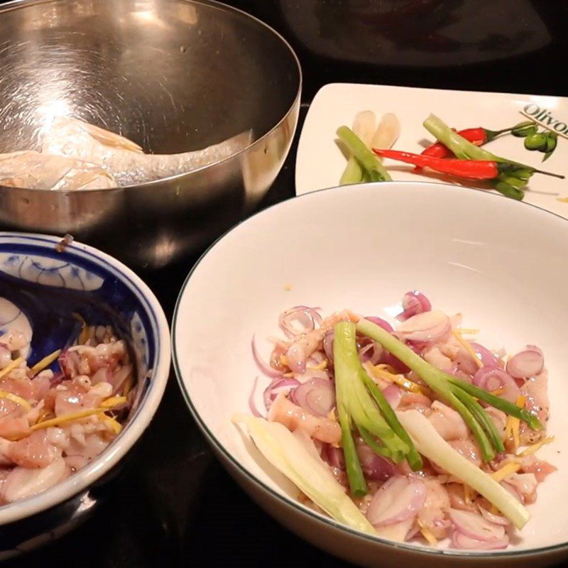 Step 4 Steaming snakehead fish with pork belly