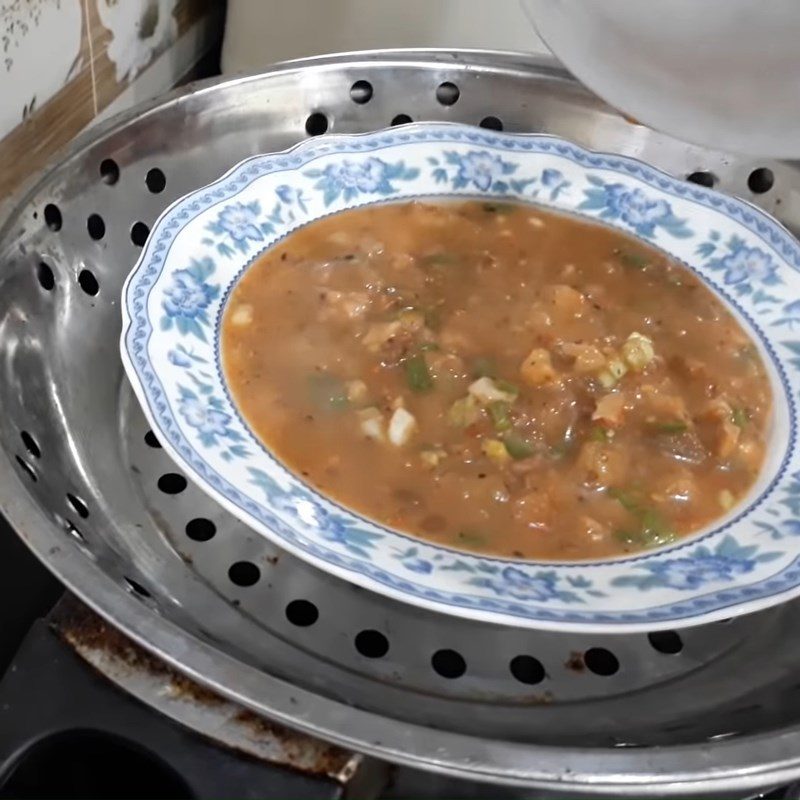 Step 3 Steamed shrimp paste with fried egg and pork fat