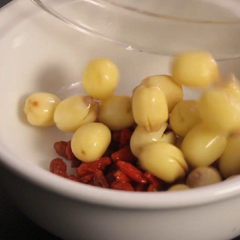 Step 2 Steam the bird's nest for Steamed Bird's Nest with Red Dates, Goji Berries, and Lotus Seeds