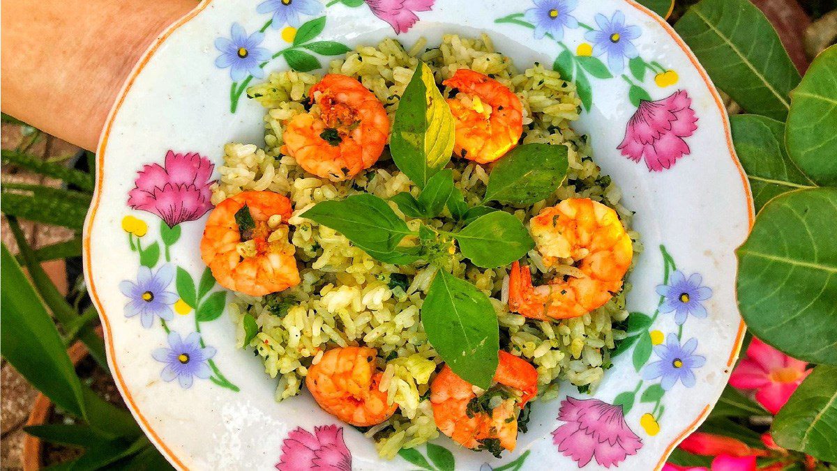 Fried rice with Vietnamese coriander and shrimp