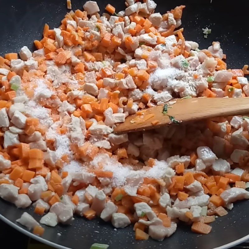 Step 4 Sauté the ingredients Fried rice with salted egg and pork