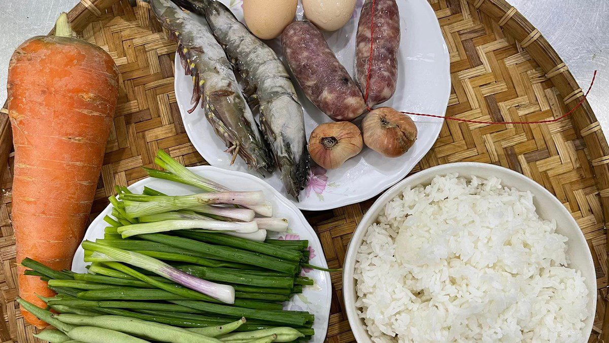 Ingredients for heart-shaped fried rice