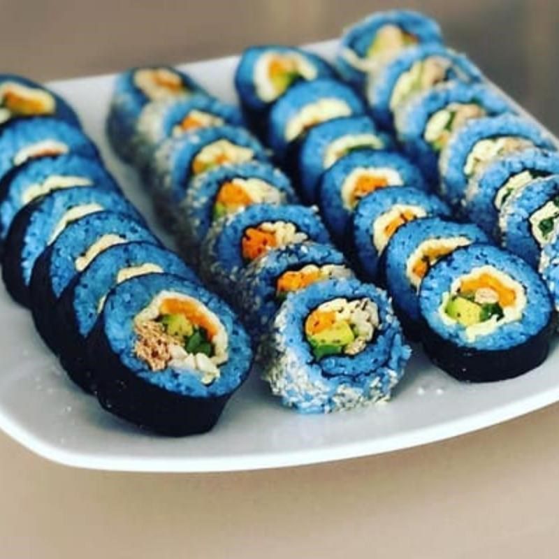 Step 6 Finished product Blue butterfly pea rice roll (kimbap)