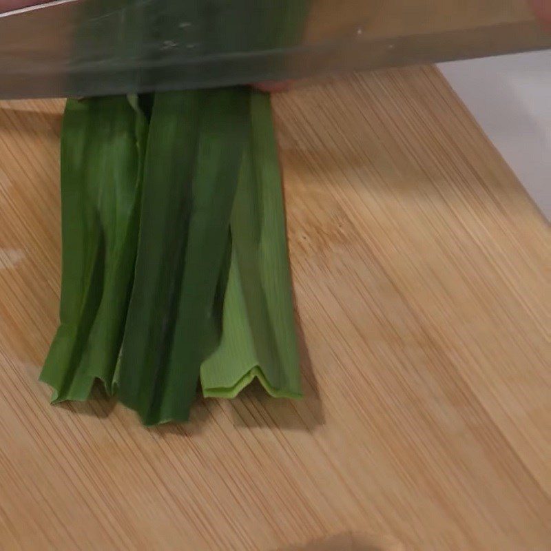 Step 1 Prepare the ingredients Brown rice with lotus seeds