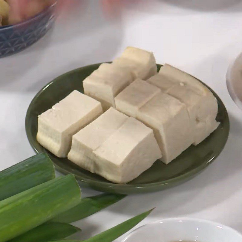 Step 1 Prepare the ingredients for Brown Rice with Lotus Seeds