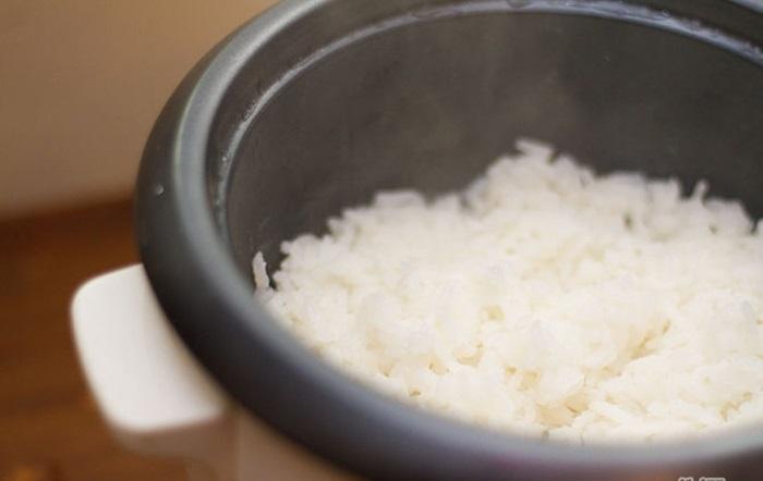 Step 2 Cook the rice Shrimp and Pea Rice