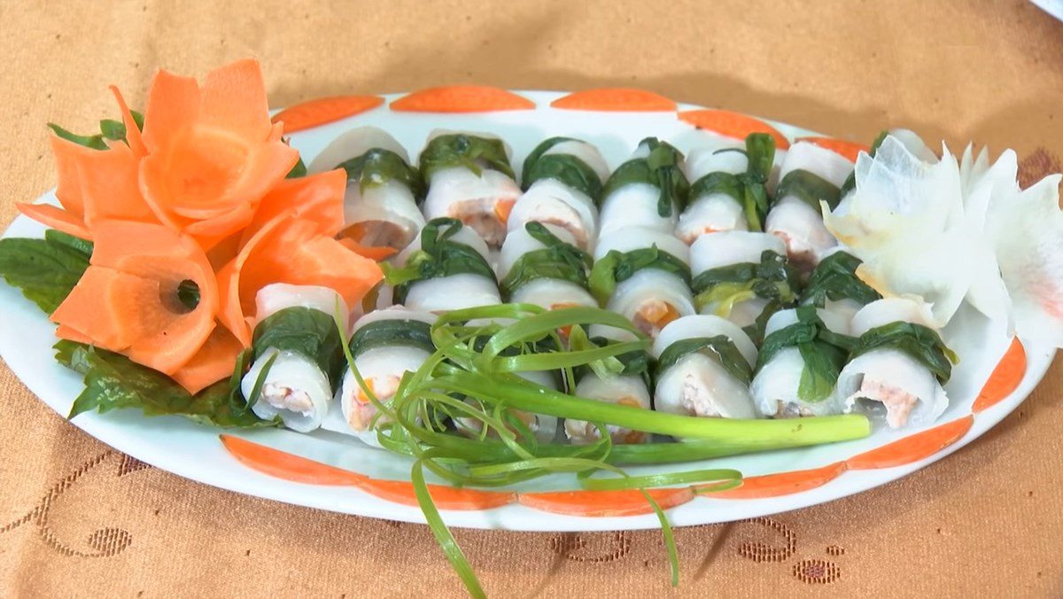 Radish Rolls with Shrimp and Pork