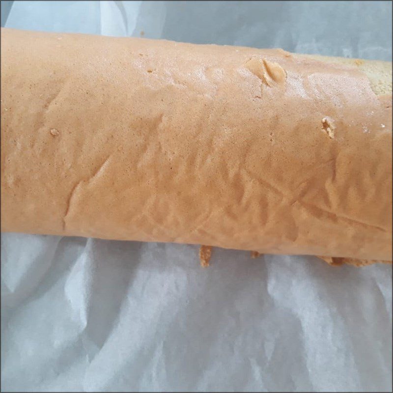 Step 4 Rolling the cake Sponge cake roll with cream (Recipe shared by user)