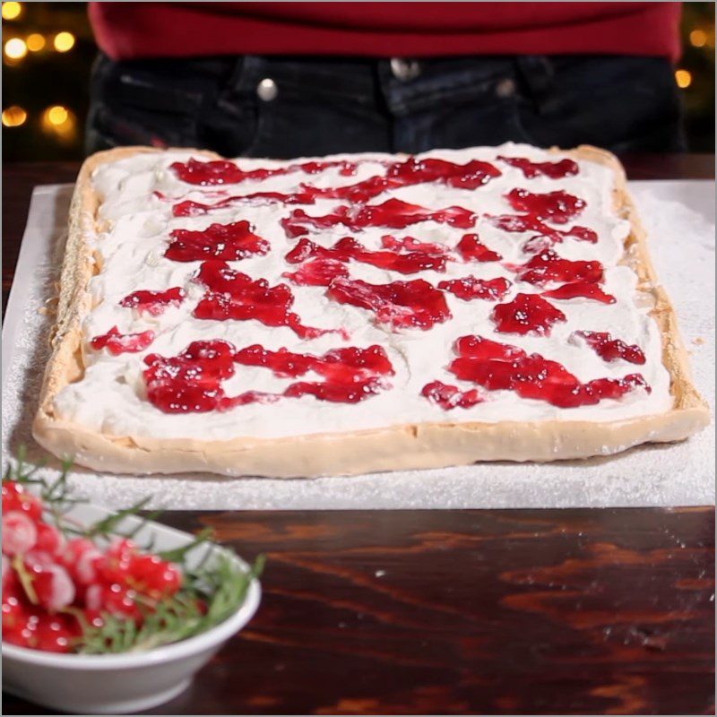 Step 4 Rolling the cake for basic strawberry meringue cake