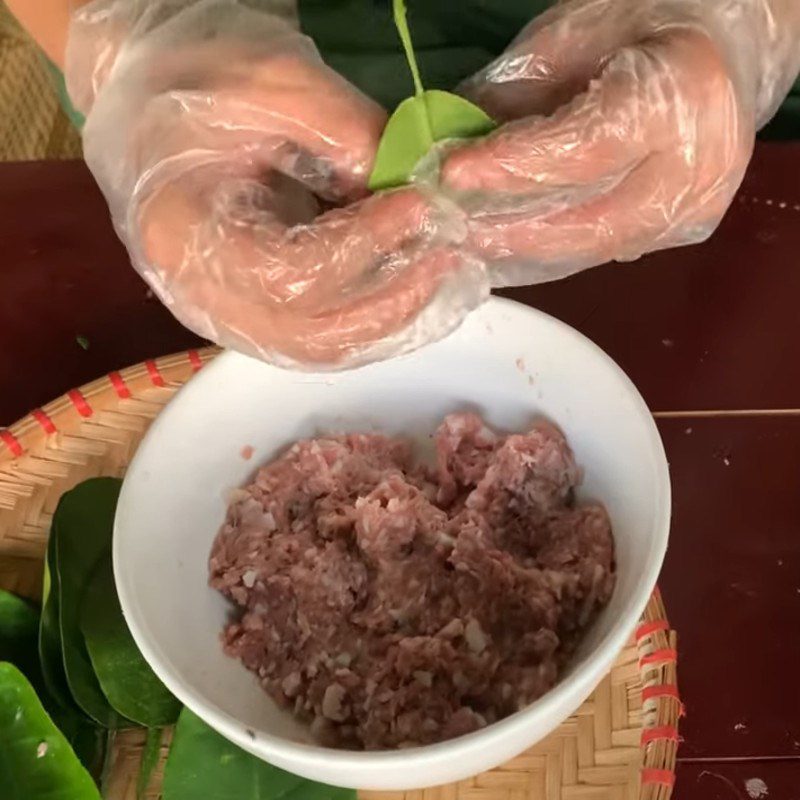 Step 3 Rolling the Meat Grapefruit Leaf Rolls