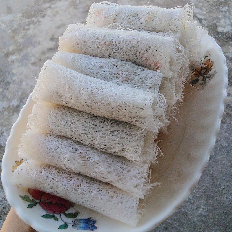 Step 3 Rolling the spring rolls Vegetarian spring rolls