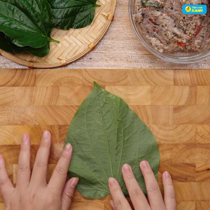 Step 4 Wrapping snail in wild betel leaf