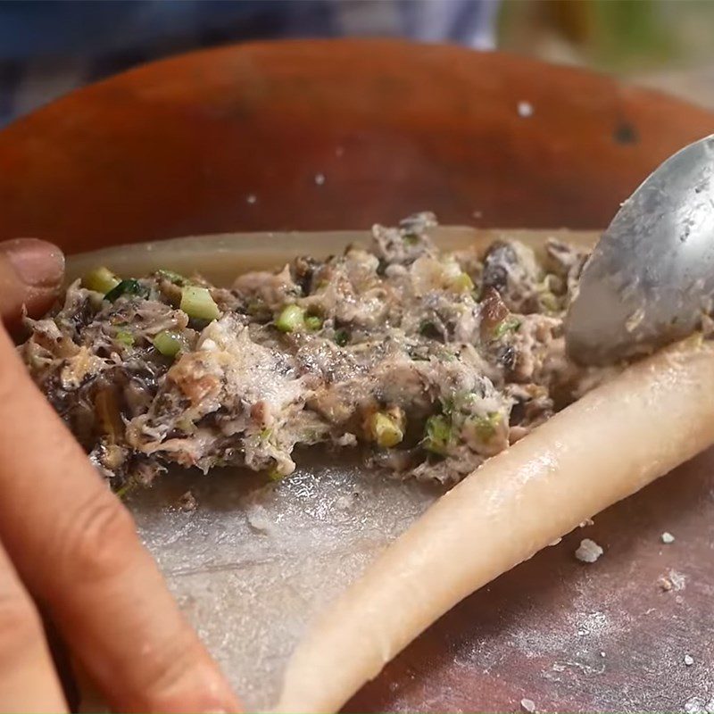 Step 4 Roll the filling into the pork skin Pork skin rolled with fried sausage