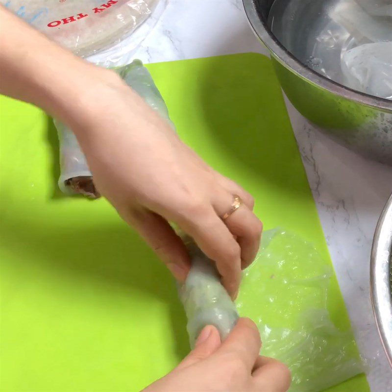 Step 5 Rolling Pho with rice paper