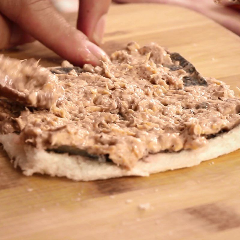 Step 2 Roll the sandwich canned fish sandwich roll