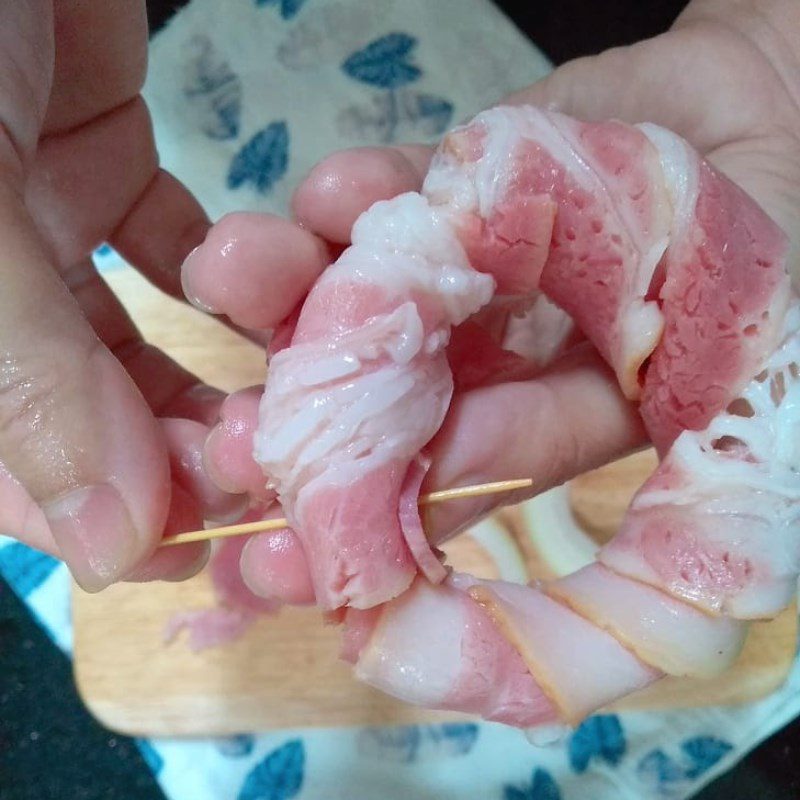 Step 2 Roll the meat Fried Bacon Rolls with Onions using an Air Fryer