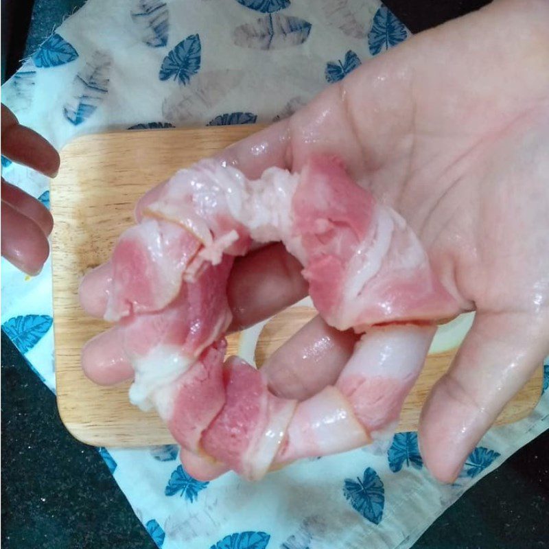 Step 2 Roll the meat Fried Bacon Rolls with Onions using an Air Fryer