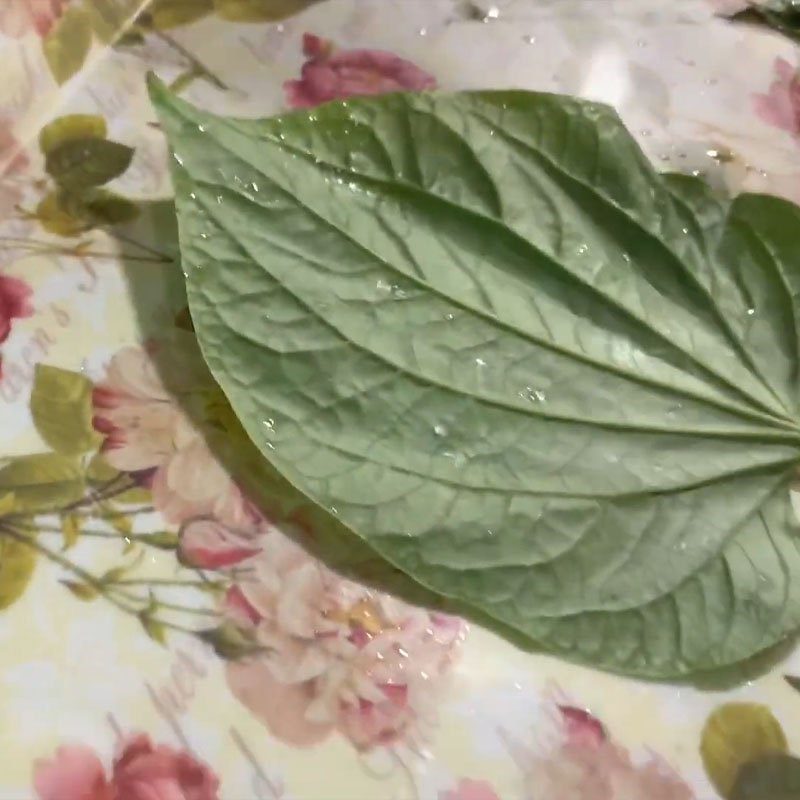 Step 3 Wrap the betel leaf rolls for Grilled Pork with Betel Leaf