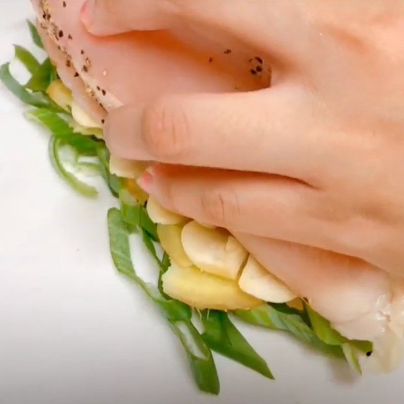 Step 2 Roll and steam chicken breast Steamed chicken breast with ginger and garlic